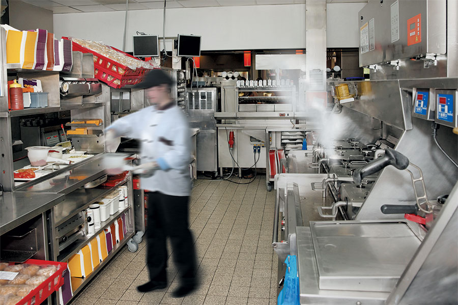 QSR-kitchen-worker